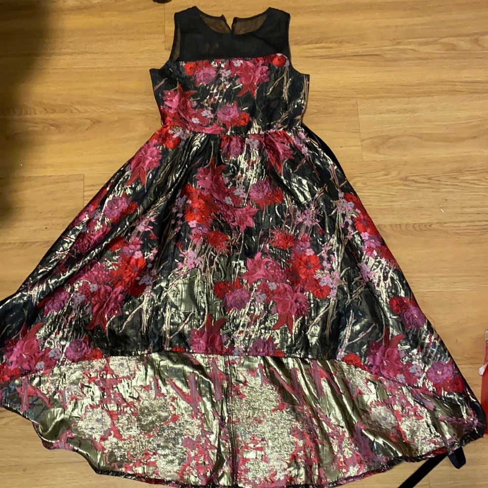 Macy’s, Gold and red, size 12